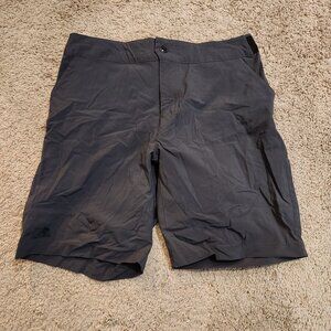 The North Face Paramount Active Shorts (Men's 32) - Asphalt Grey